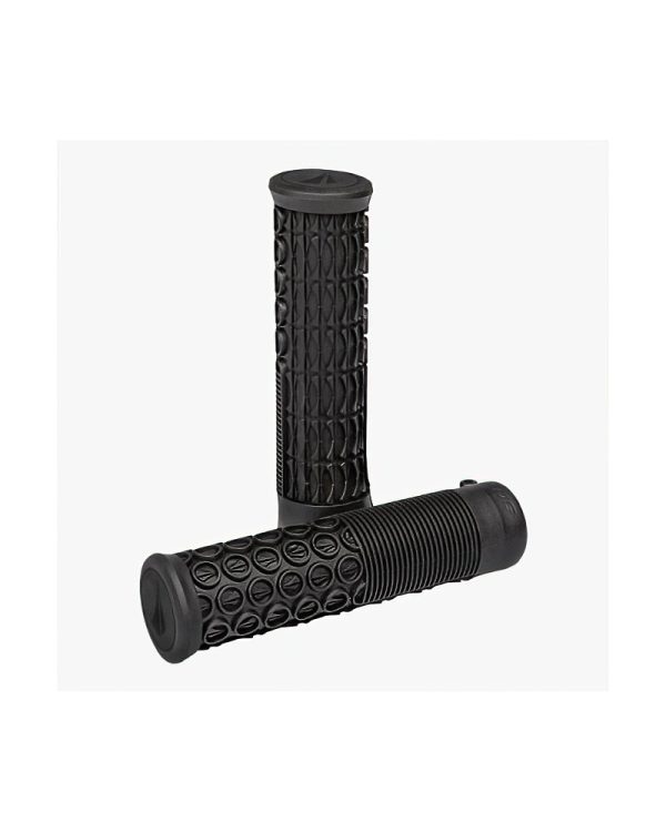 SDG Thrice 31 Grip Black 1